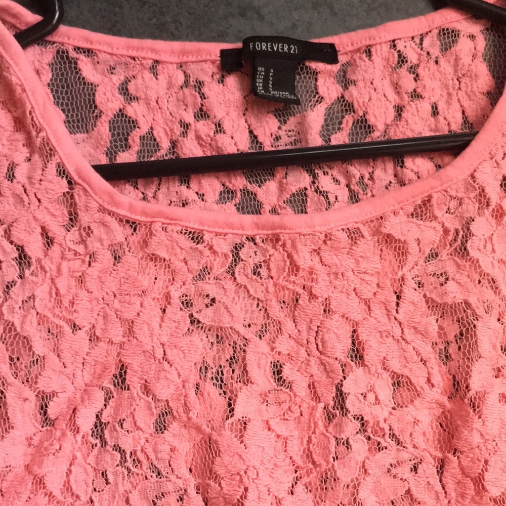 Pink lace flower shirt - Picture 3 of 4